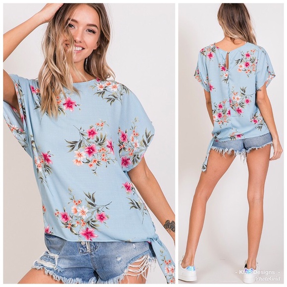 🌺LAST 1! Relaxed Fit Floral Design Side Knot Top - Picture 2 of 5